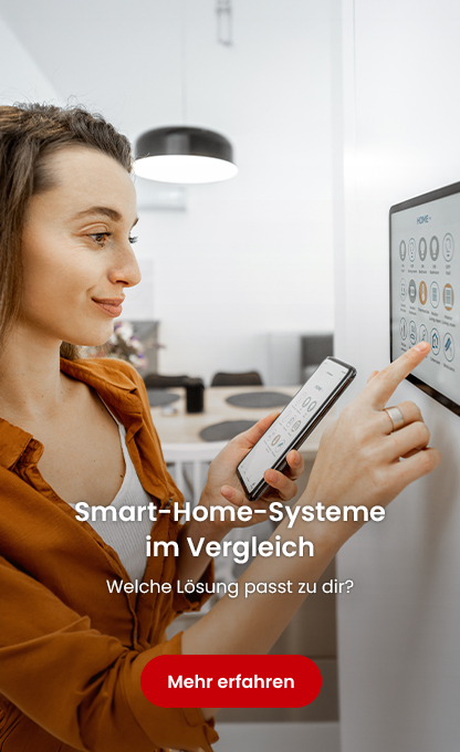 Frau bedient Smart Home