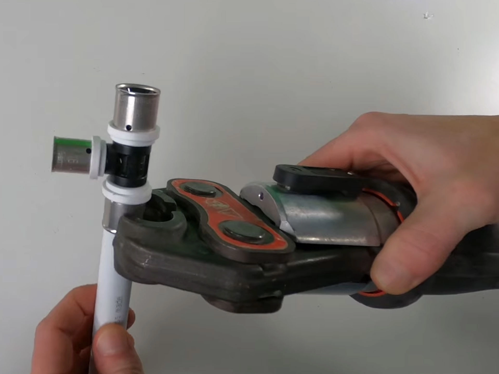 Montage eines Pressfitting-Systems