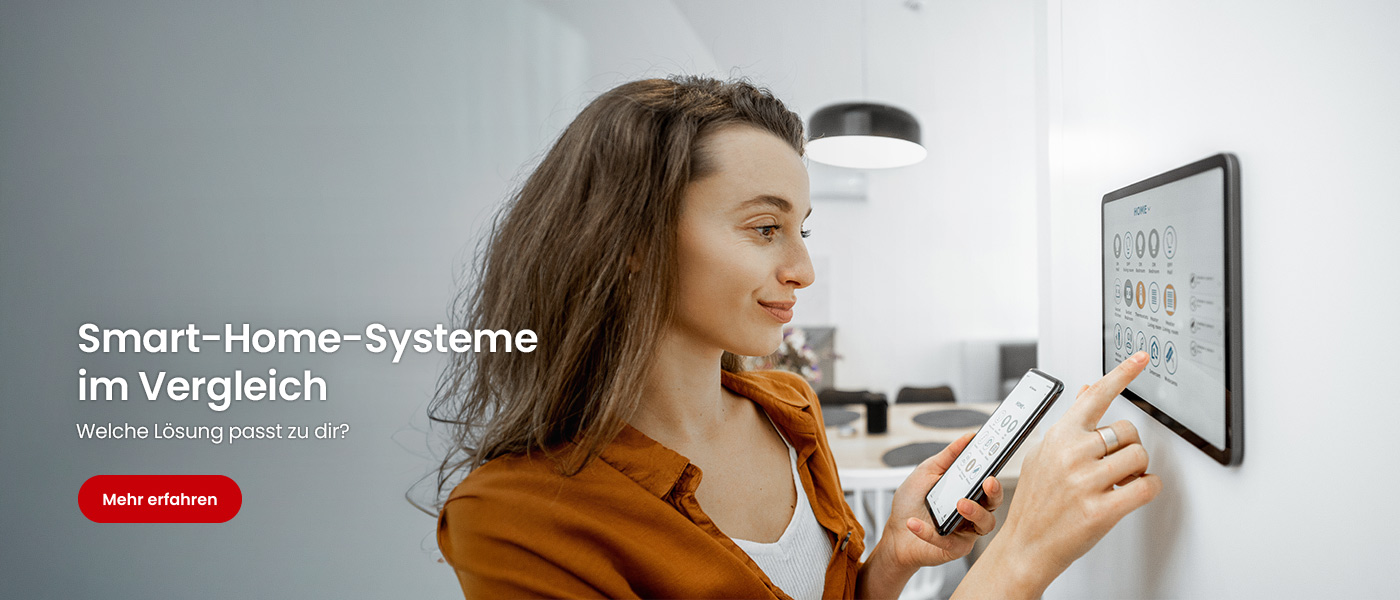 Frau bedient Smart Home