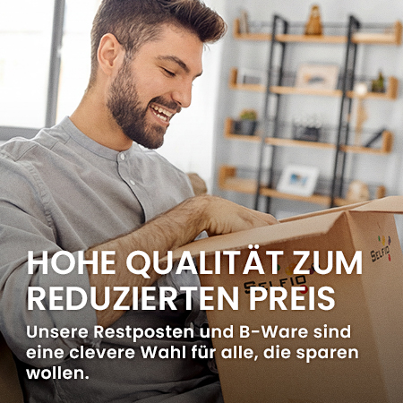 Selfio Restposten und B-Ware - Mann öffnet Paket zu reduziertem Preis