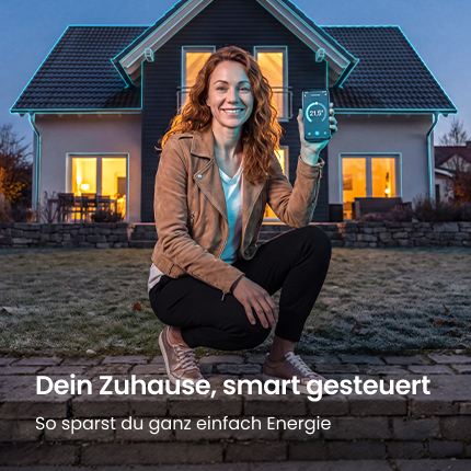 Mit KI generiert: Frau mit Smartphone vor ihrem Smart Home