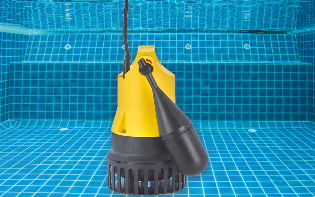 Tauchpumpe im Pool