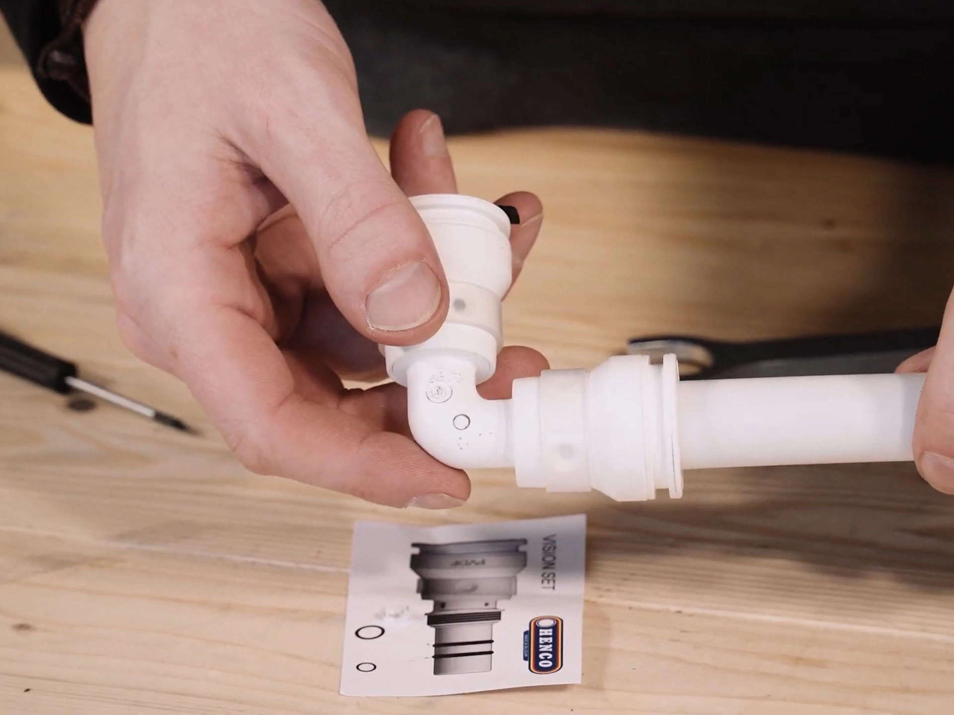 Rohrinstallation: Steckfitting-System VISION für Aluverbundrohre – Montage & Demontage