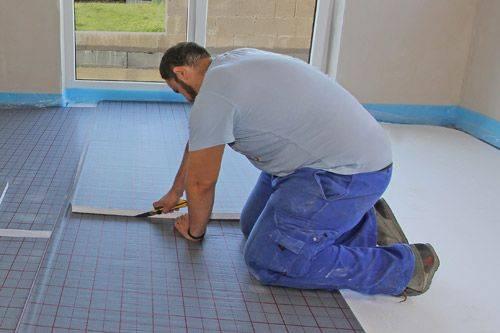 Tackersystemplatten verlegen