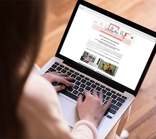 Frau am Laptop