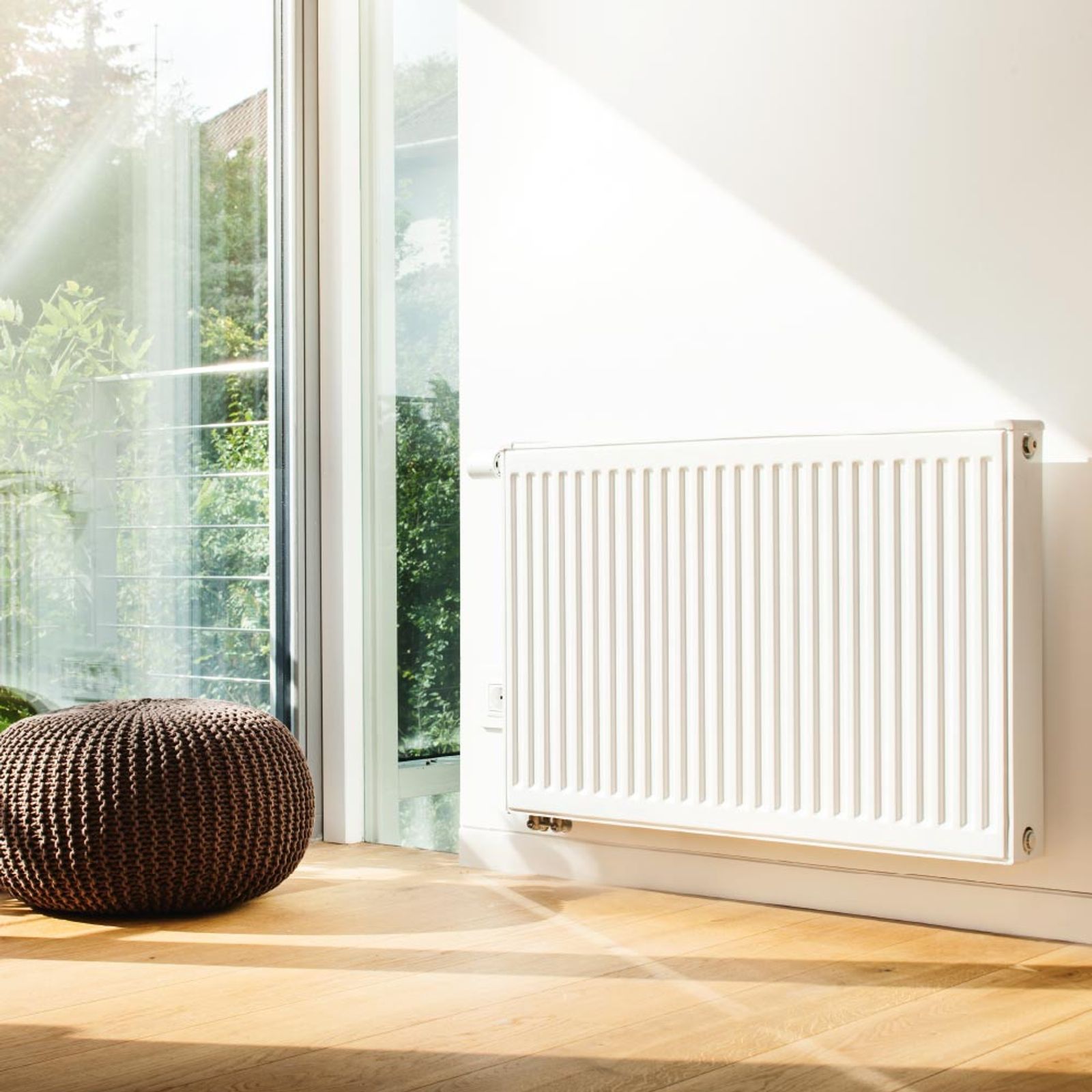 Flachheizkörper Buderus Logatrend, C-profiliert, Typ 22 mit Wandbefestigung FMS 600 mm x 500 mm (B-Ware)