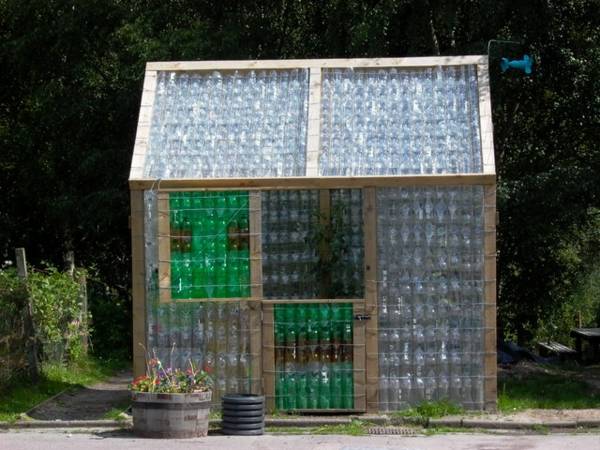 Mini-Gewaechshaus-selber-bauen-Plastikflaschen-bunt-Selfio